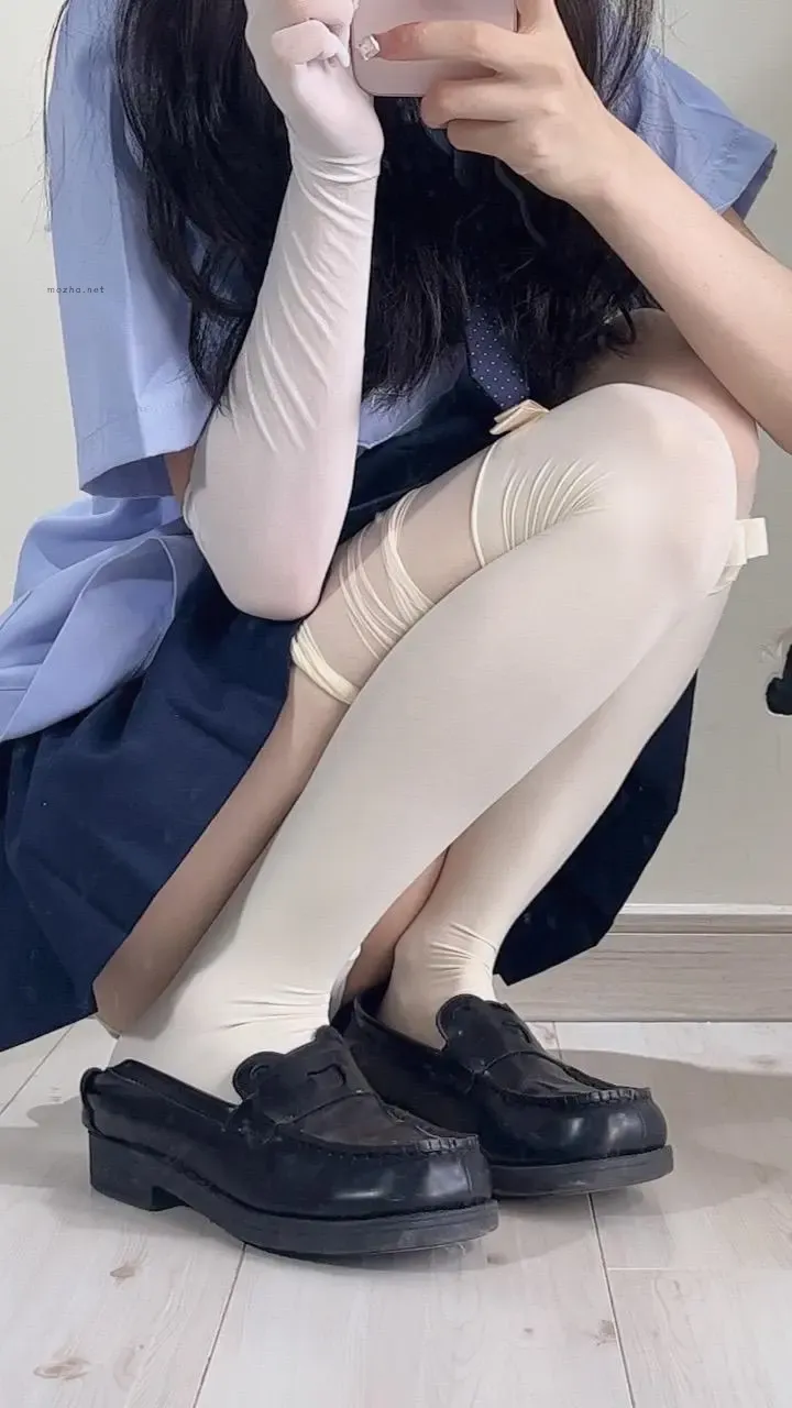 小甜酒子 – 打在腿上【9P】